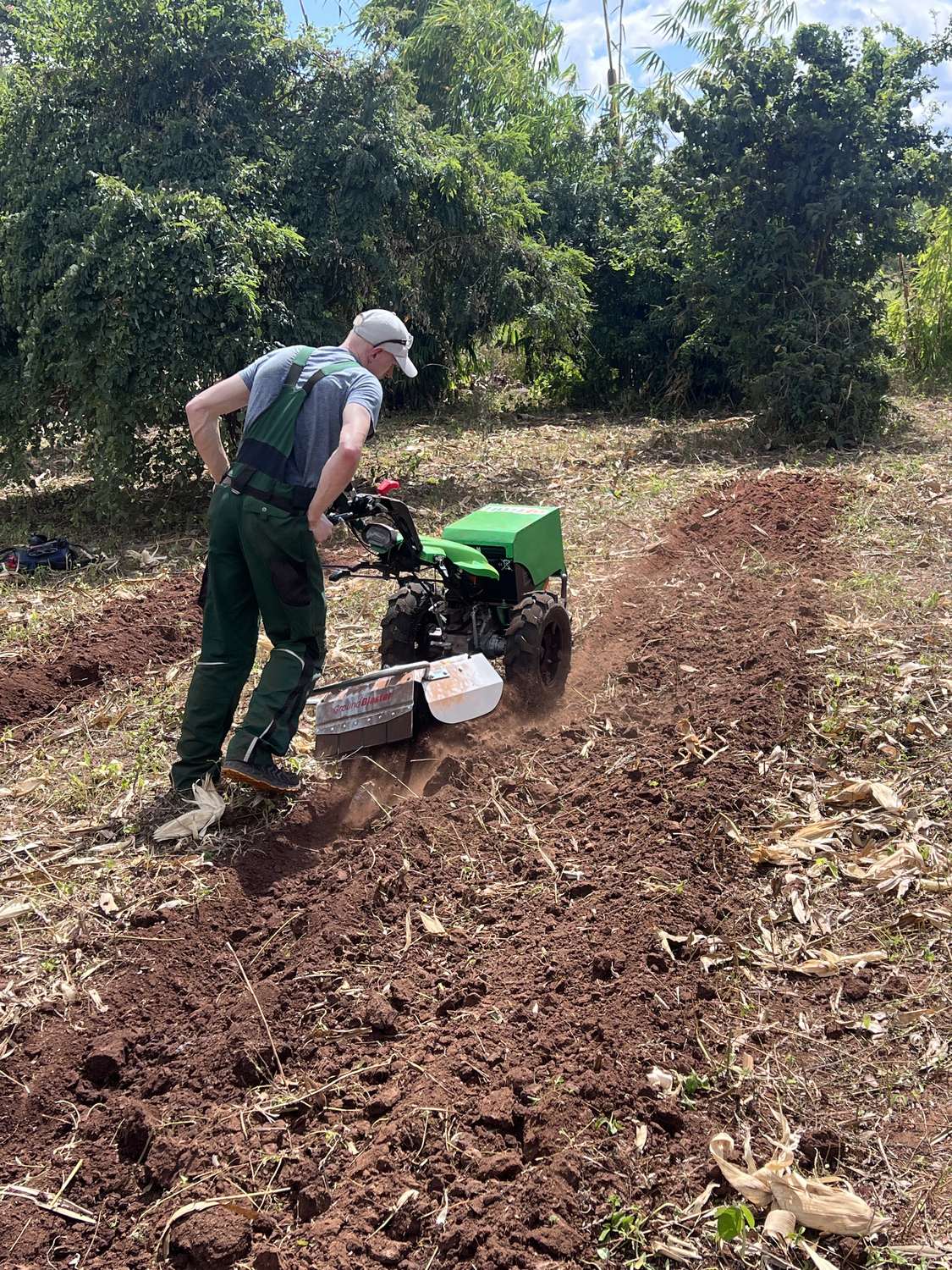 Grower working with the AFT-e1